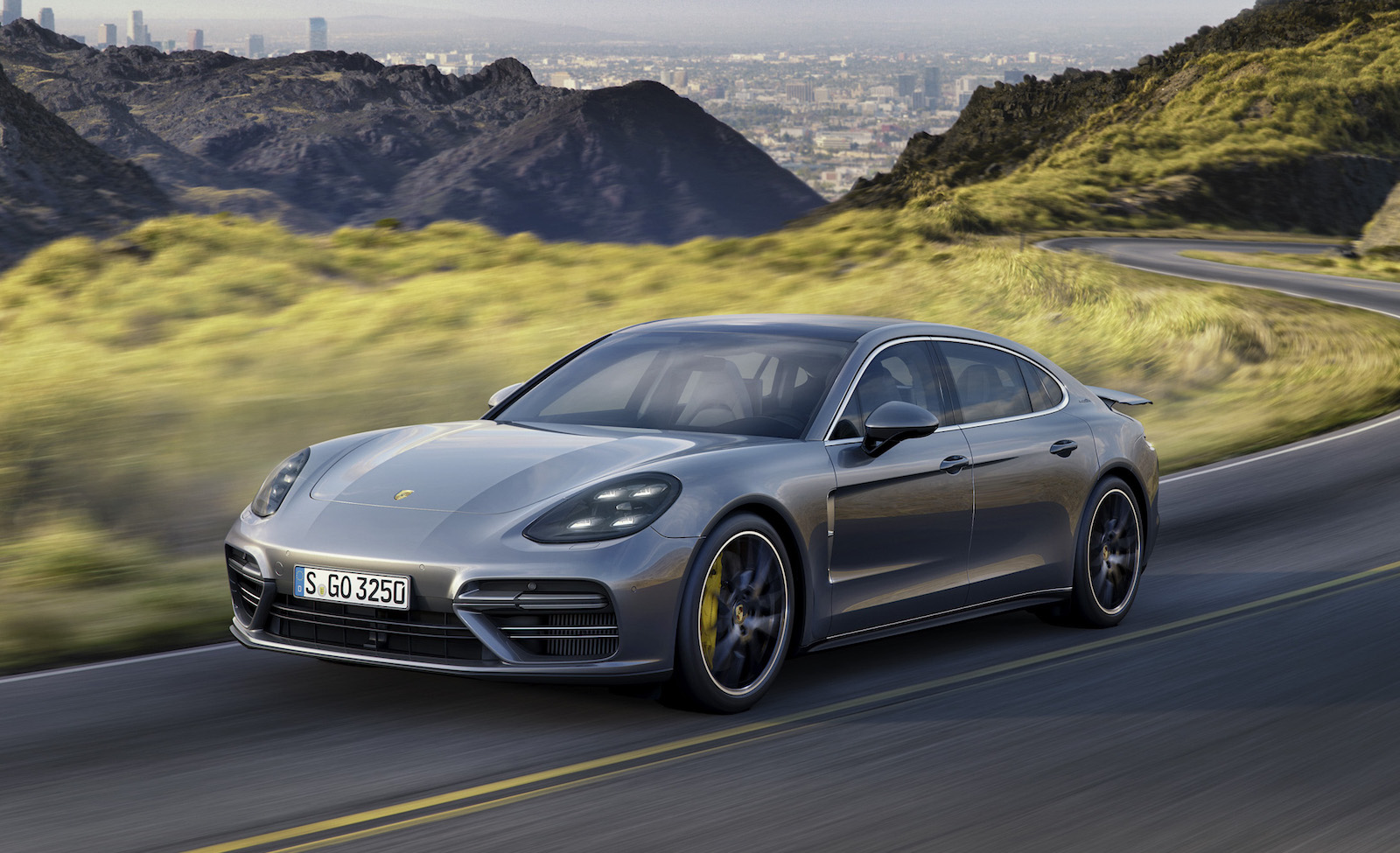 2017-Porsche-Panamera-Executive-front